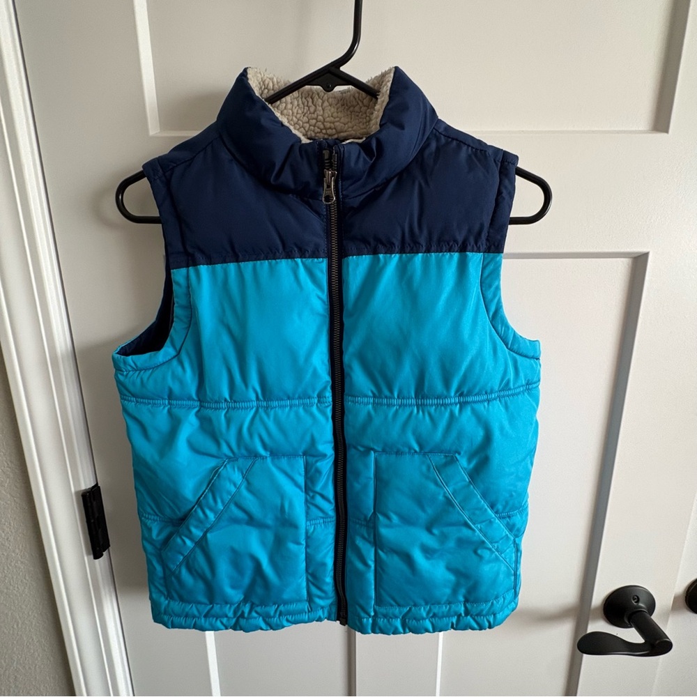 Crazy 8 boys colorblock puffer vest, blue and navy, sherpa-lined collar. Medium